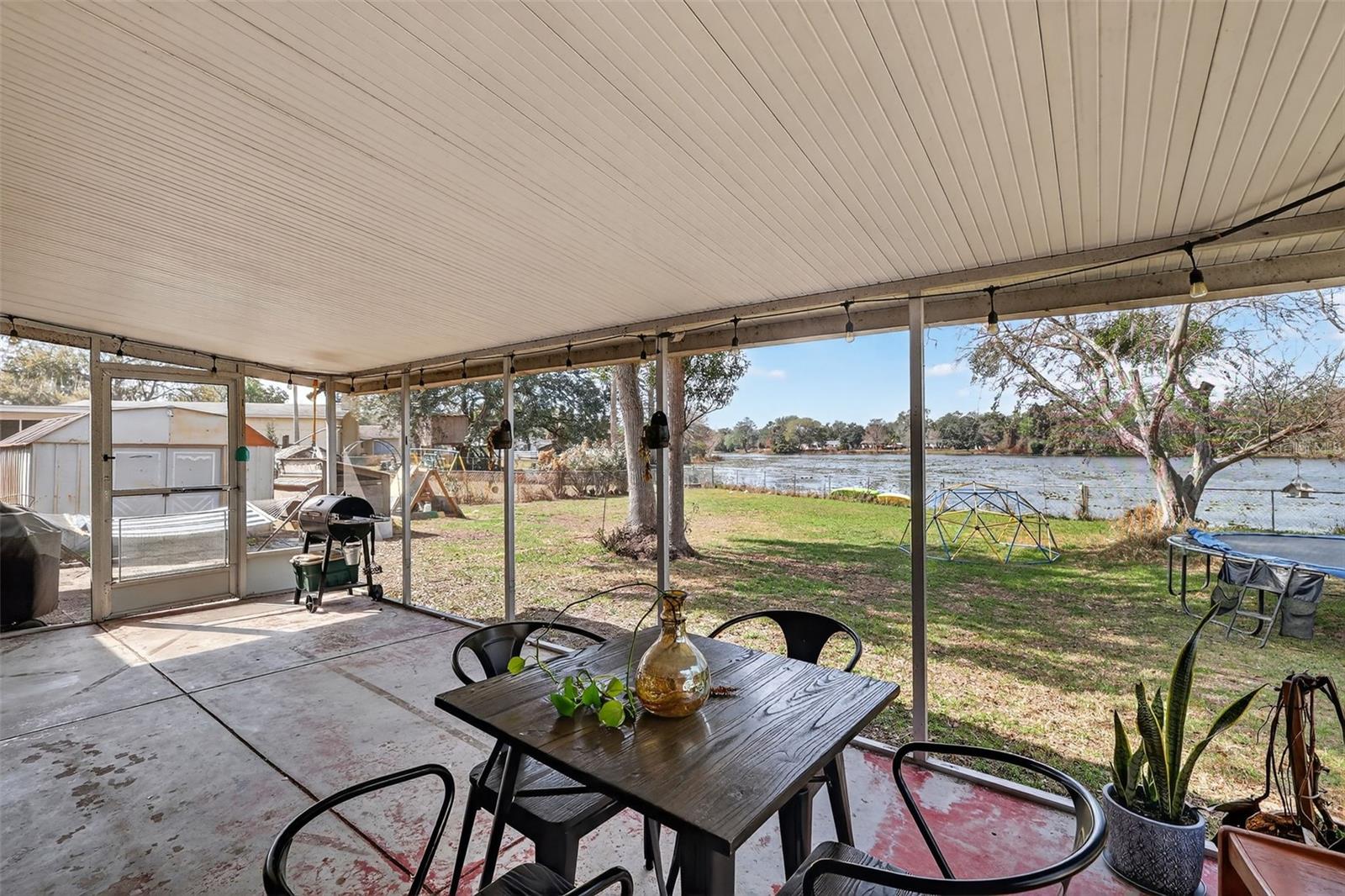 WHISPERING PINES - Residential