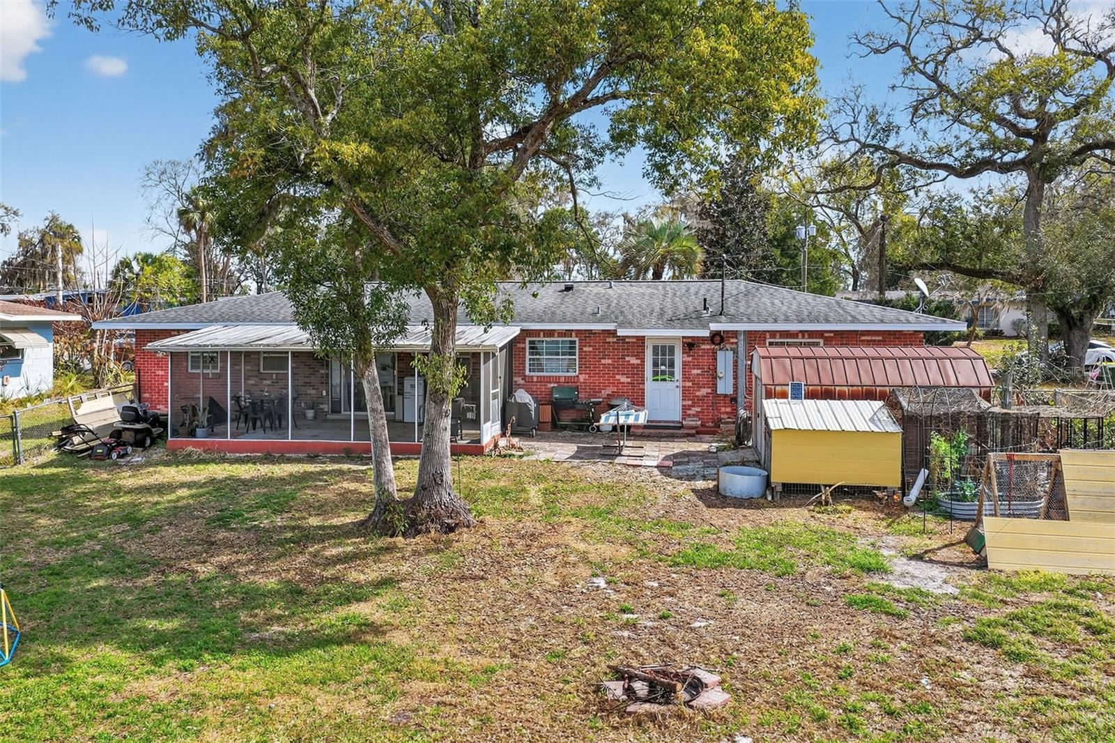 WHISPERING PINES - Residential