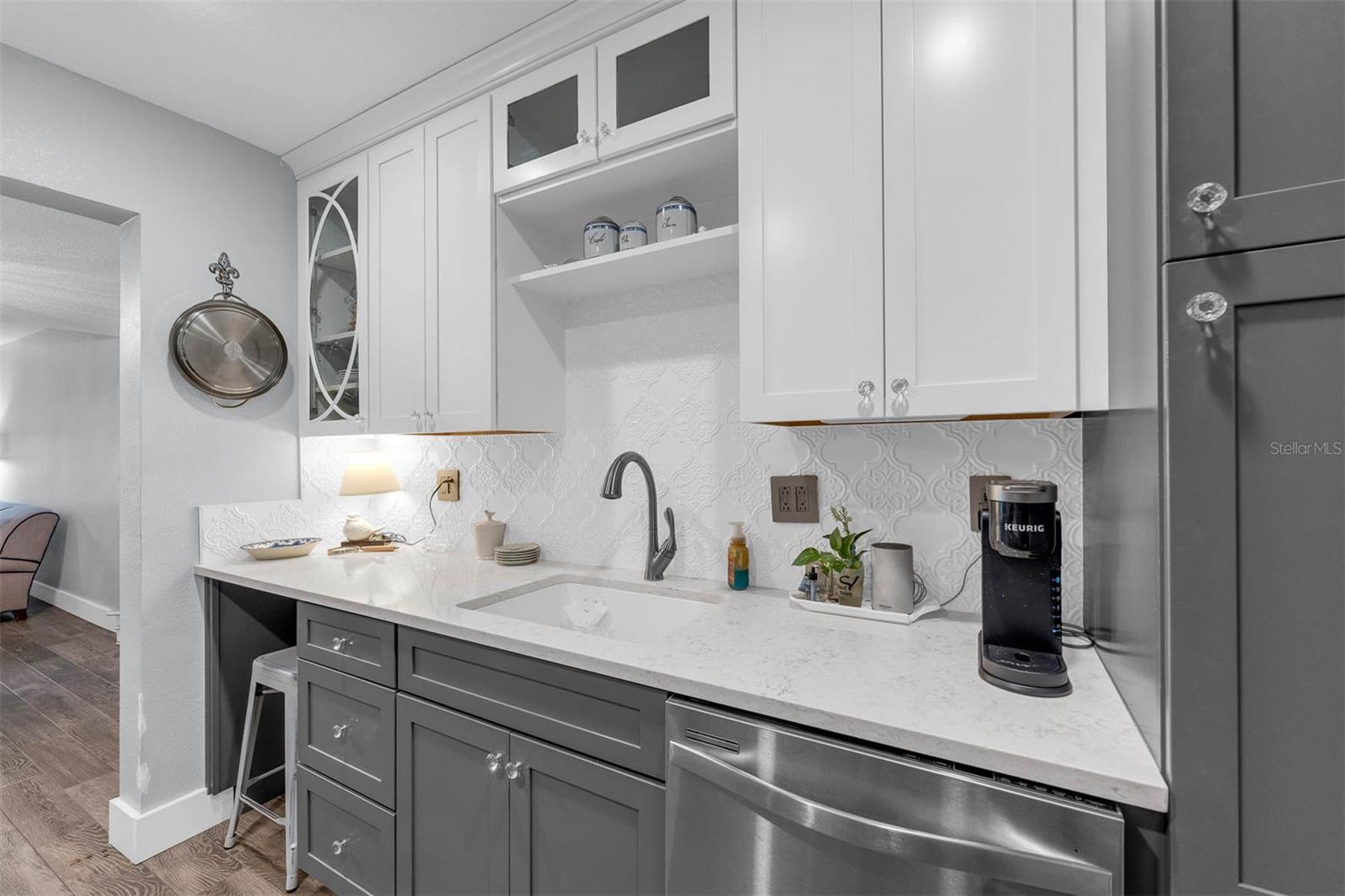 PARK LAKE GROVE CONDO PH B - Residential