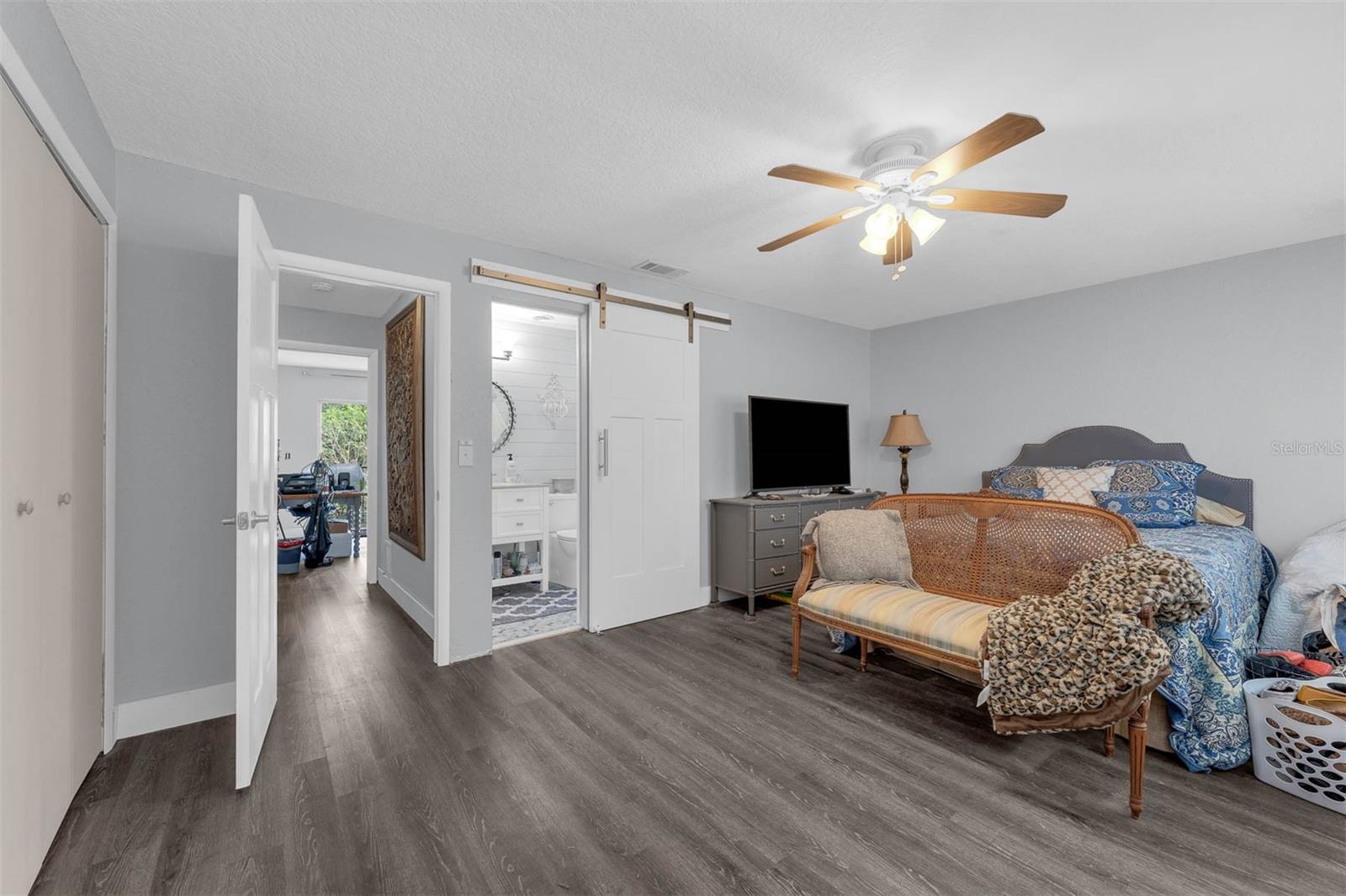 PARK LAKE GROVE CONDO PH B - Residential