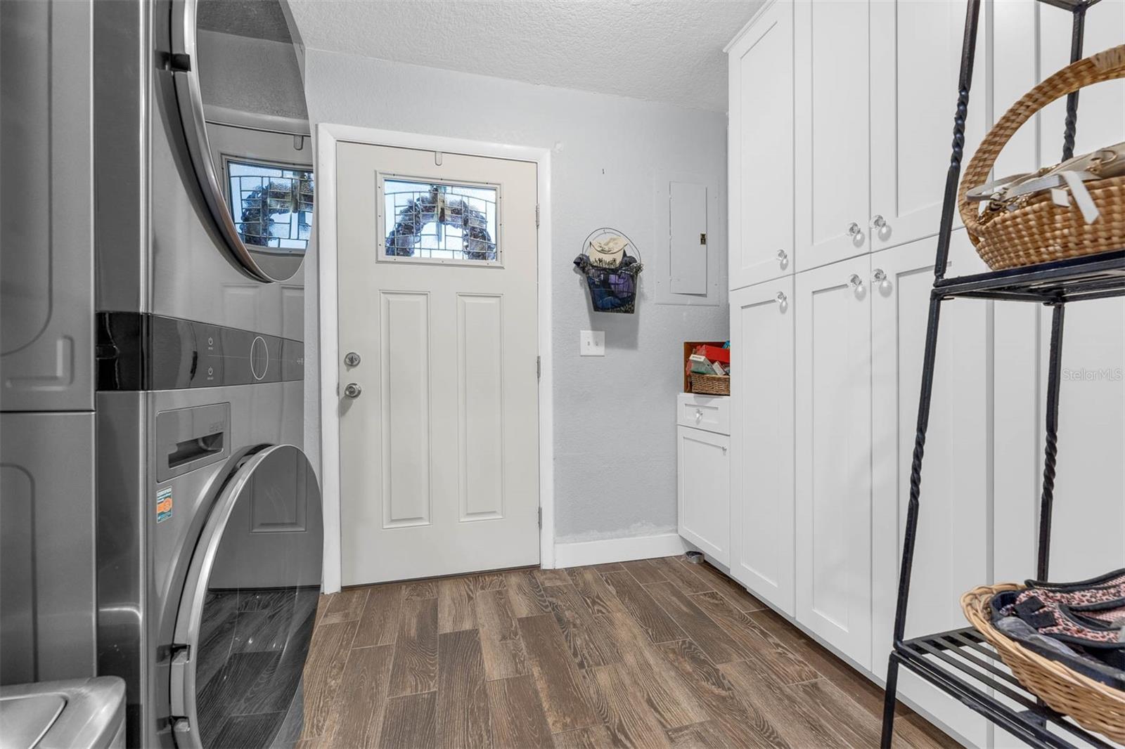 PARK LAKE GROVE CONDO PH B - Residential