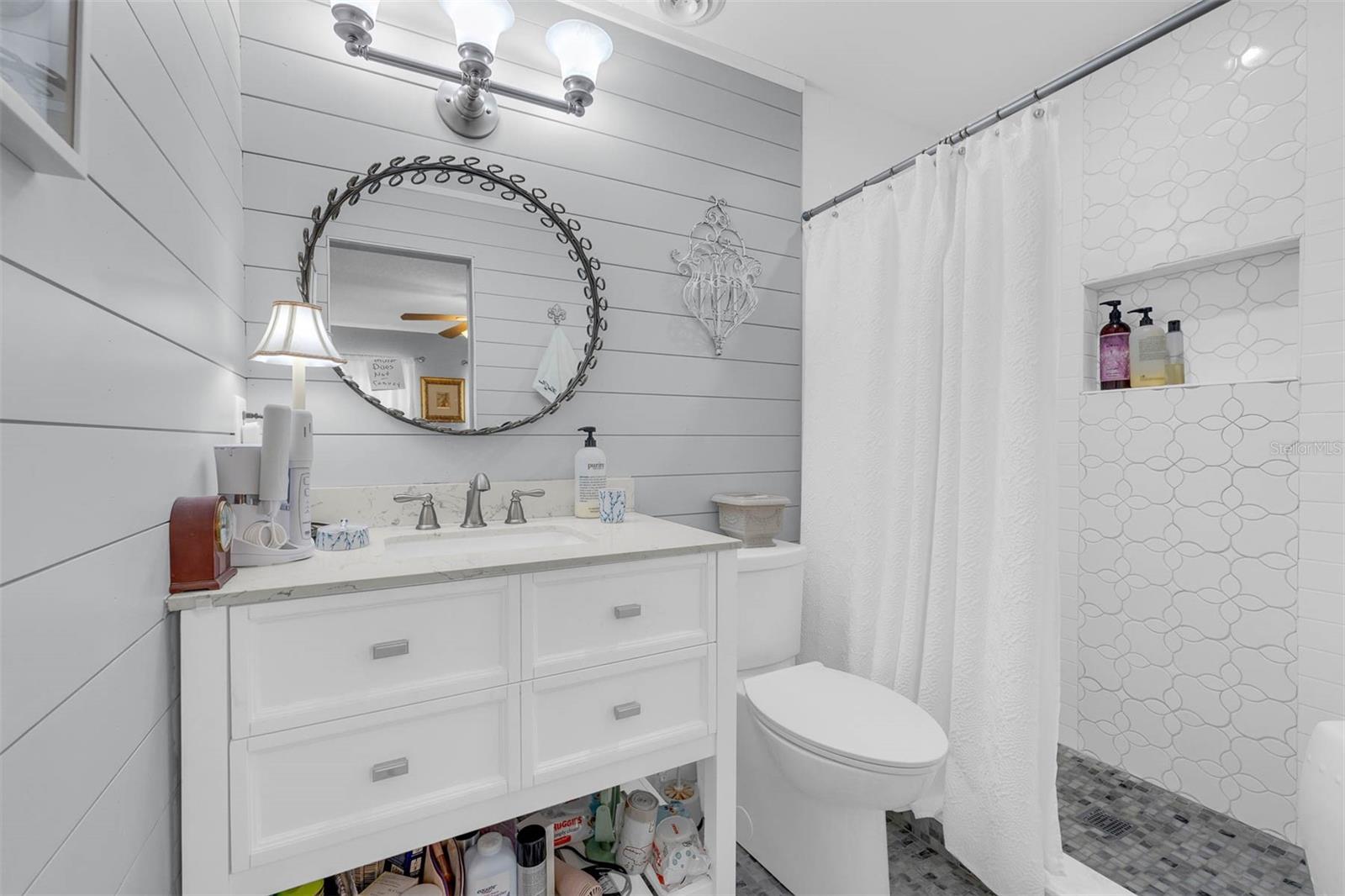 PARK LAKE GROVE CONDO PH B - Residential