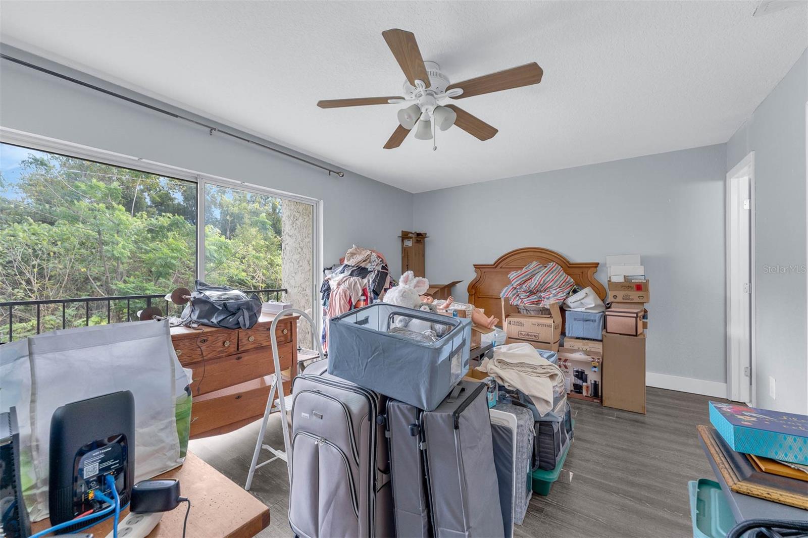 PARK LAKE GROVE CONDO PH B - Residential