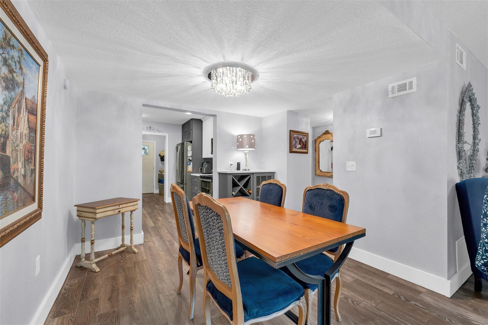 PARK LAKE GROVE CONDO PH B - Residential