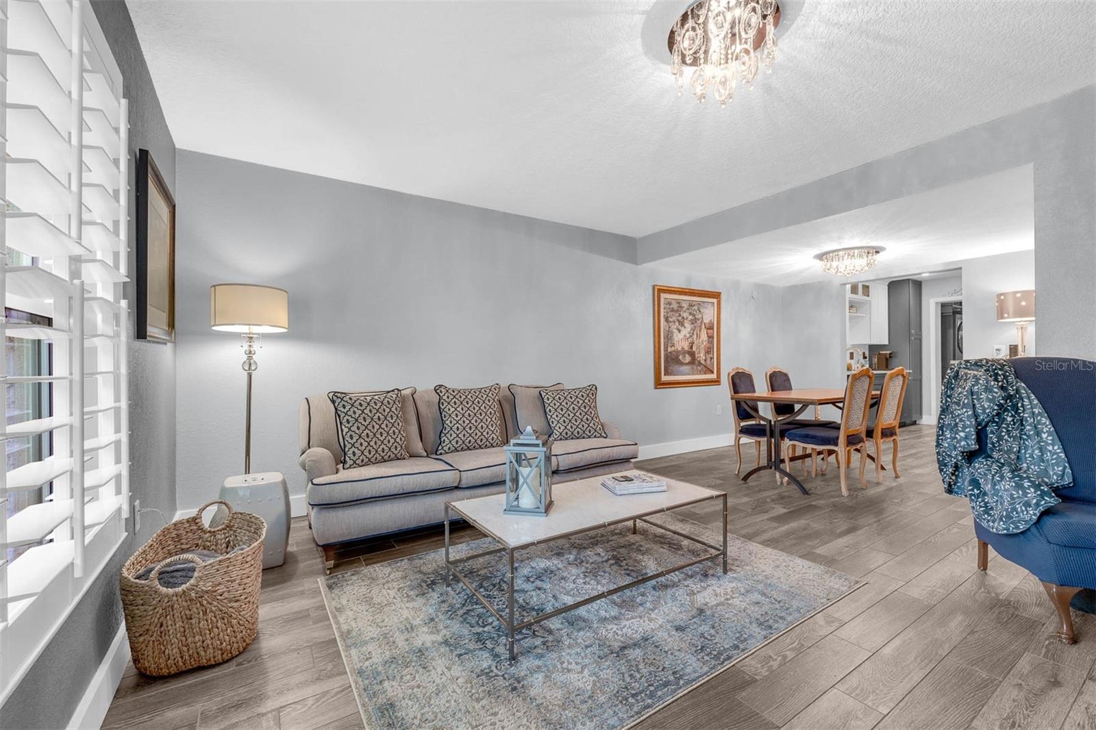 PARK LAKE GROVE CONDO PH B - Residential