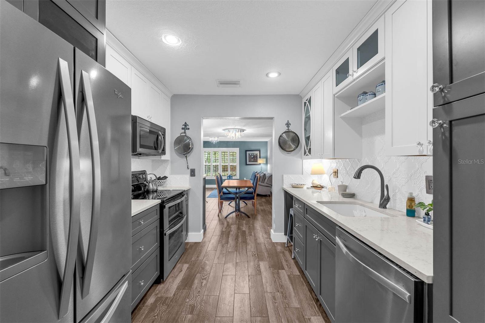 PARK LAKE GROVE CONDO PH B - Residential