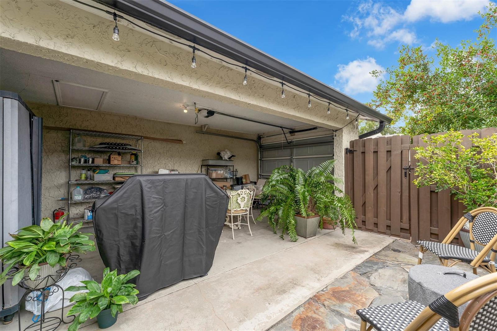 PARK LAKE GROVE CONDO PH B - Residential