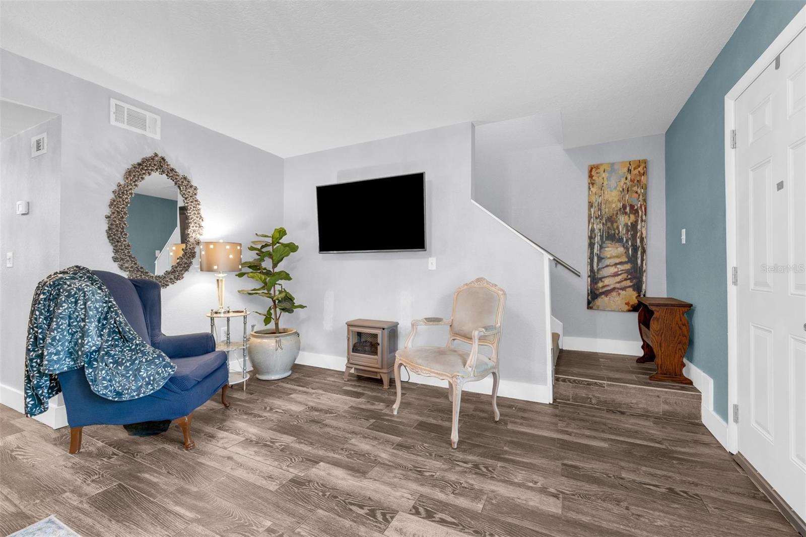 PARK LAKE GROVE CONDO PH B - Residential