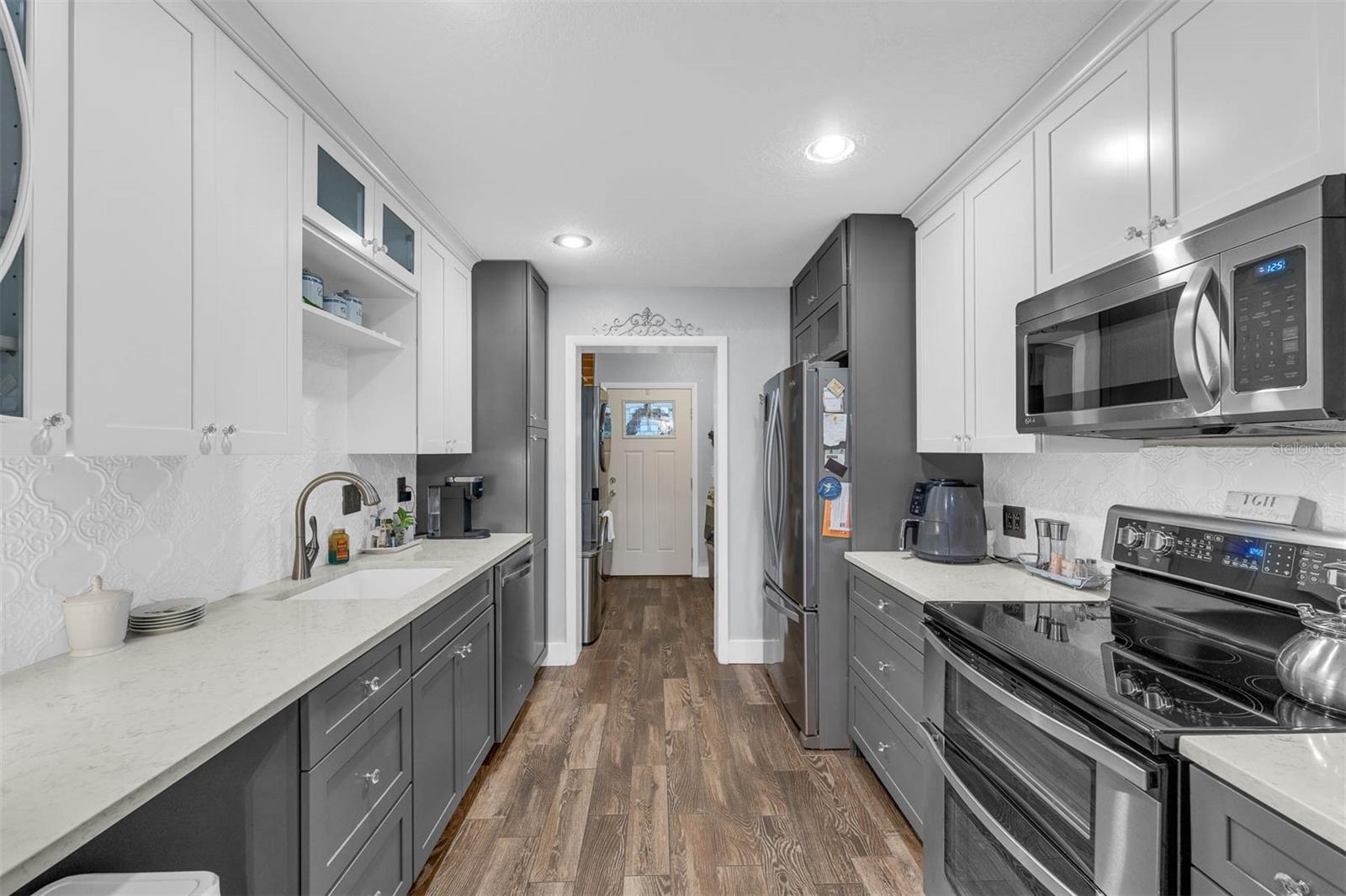 PARK LAKE GROVE CONDO PH B - Residential