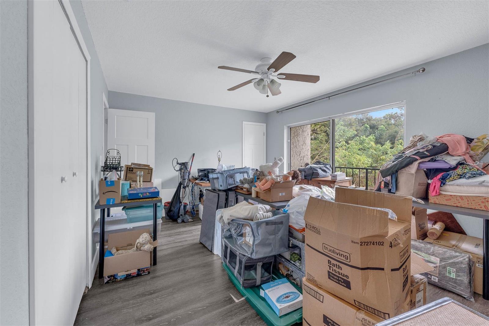 PARK LAKE GROVE CONDO PH B - Residential