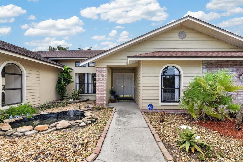 Photo of 2814 Hammock Drive, Plant City, FL 33566 (MLS # TB8542400)