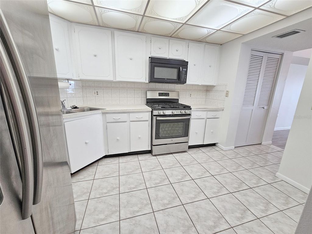 Photo of 5980 Shore Boulevard S #405, Gulfport, FL 33707 (MLS # TB8497860)