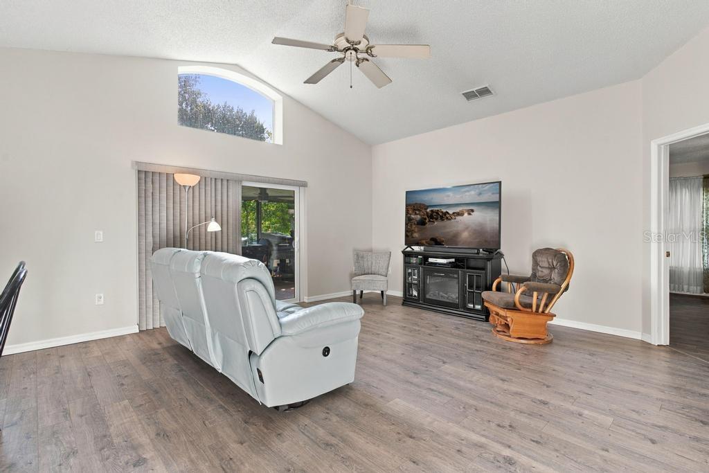 3017 E BEAUMONT LANE