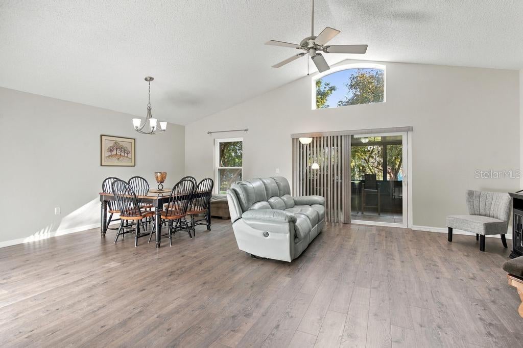 3017 E BEAUMONT LANE