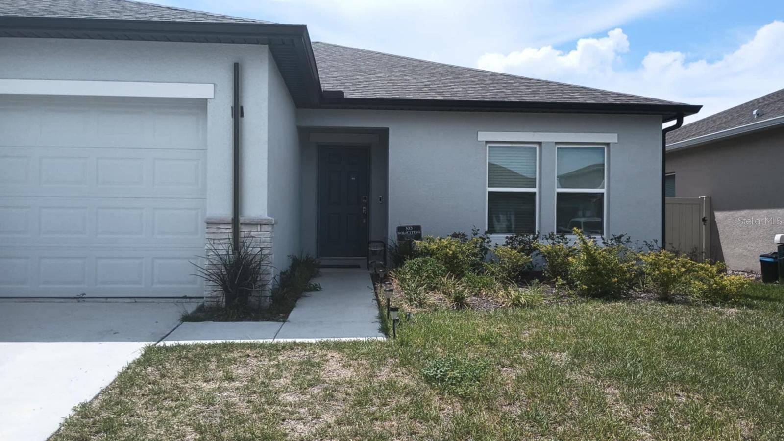 Beautiful 3-bed, 2-bath home built in 2023 in the Big Sky community, now available for rent. Features an open floor plan with a spacious living and dining area flowing into a modern kitchen. Prime location just minutes from Kissimmee Lakefront Park, The Loop for shopping and dining, Boggy Creek Airboat Adventures, and the Osceola County History Museum. Enjoy comfort, style, and convenience all in one.