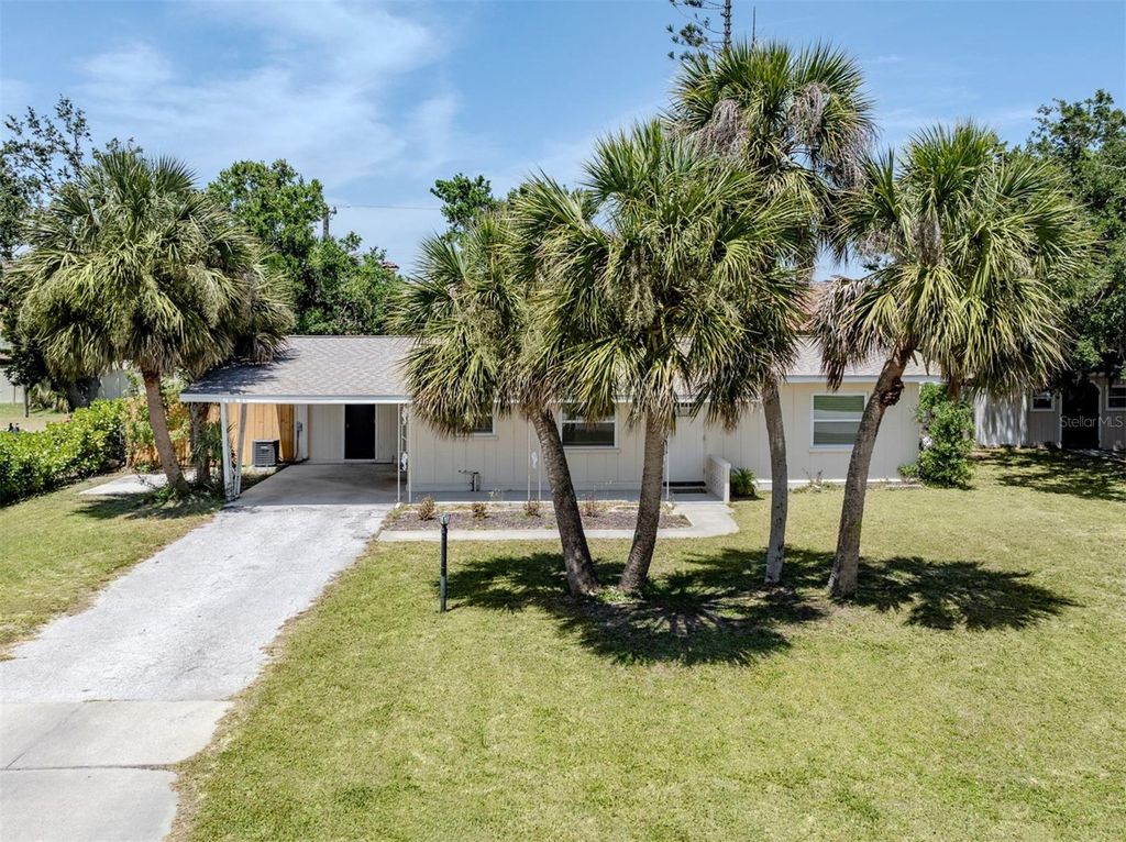 Photo of 929 Cypress Avenue, Venice, FL 34285 (MLS # N6138600)