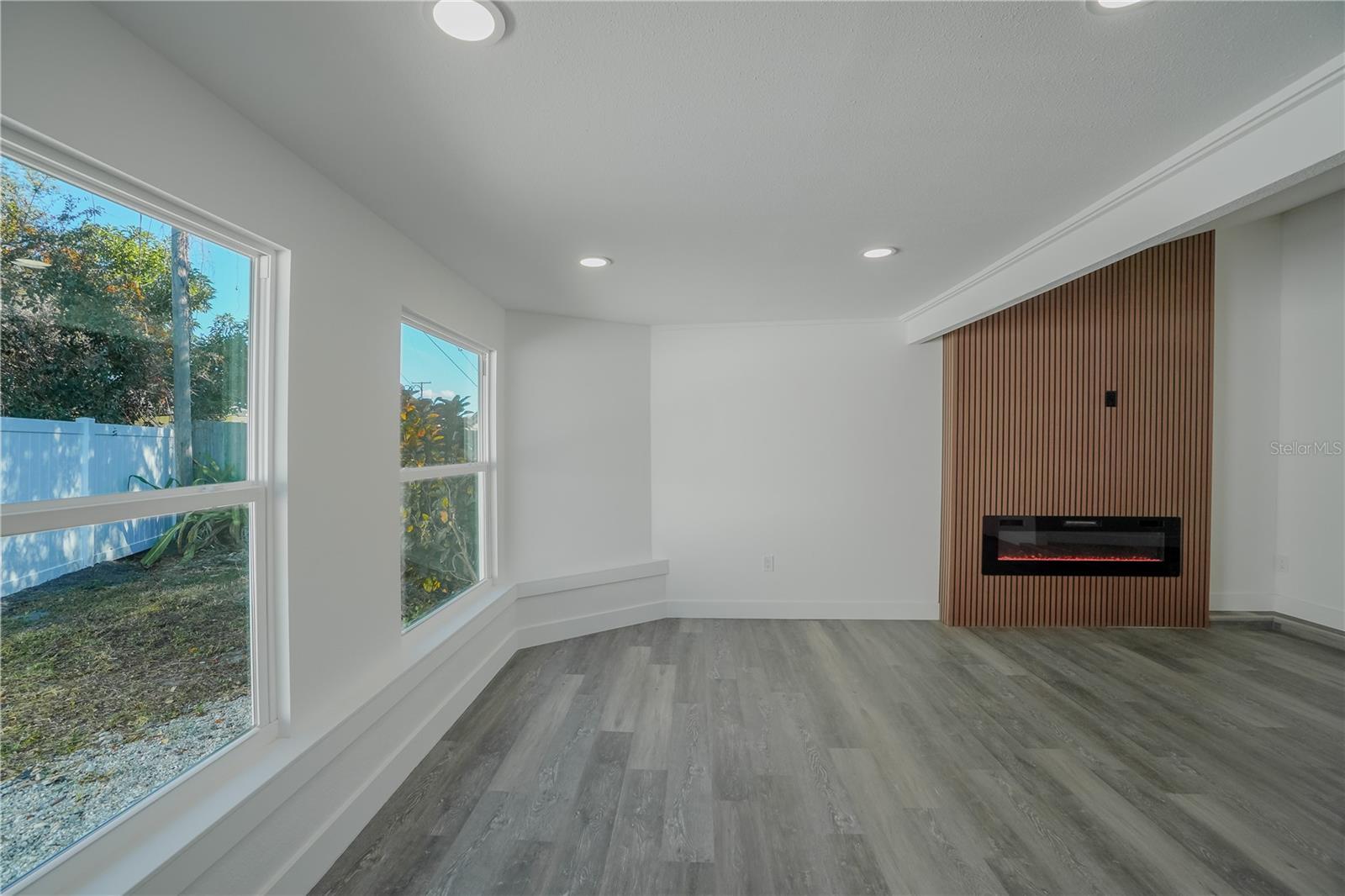 VENICE GARDENS - Residential