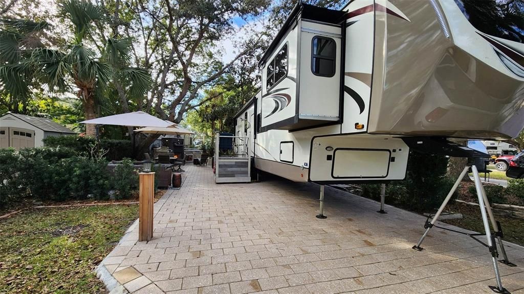 Photo of 138 STALLION LANE, LAKE WALES, FL 33898 (MLS # U8189993)