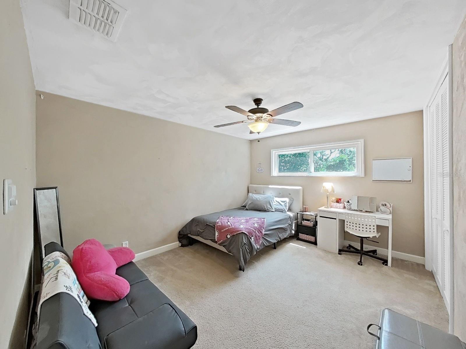 TRACERS LAKE KEEN ESTATES UNI - Residential