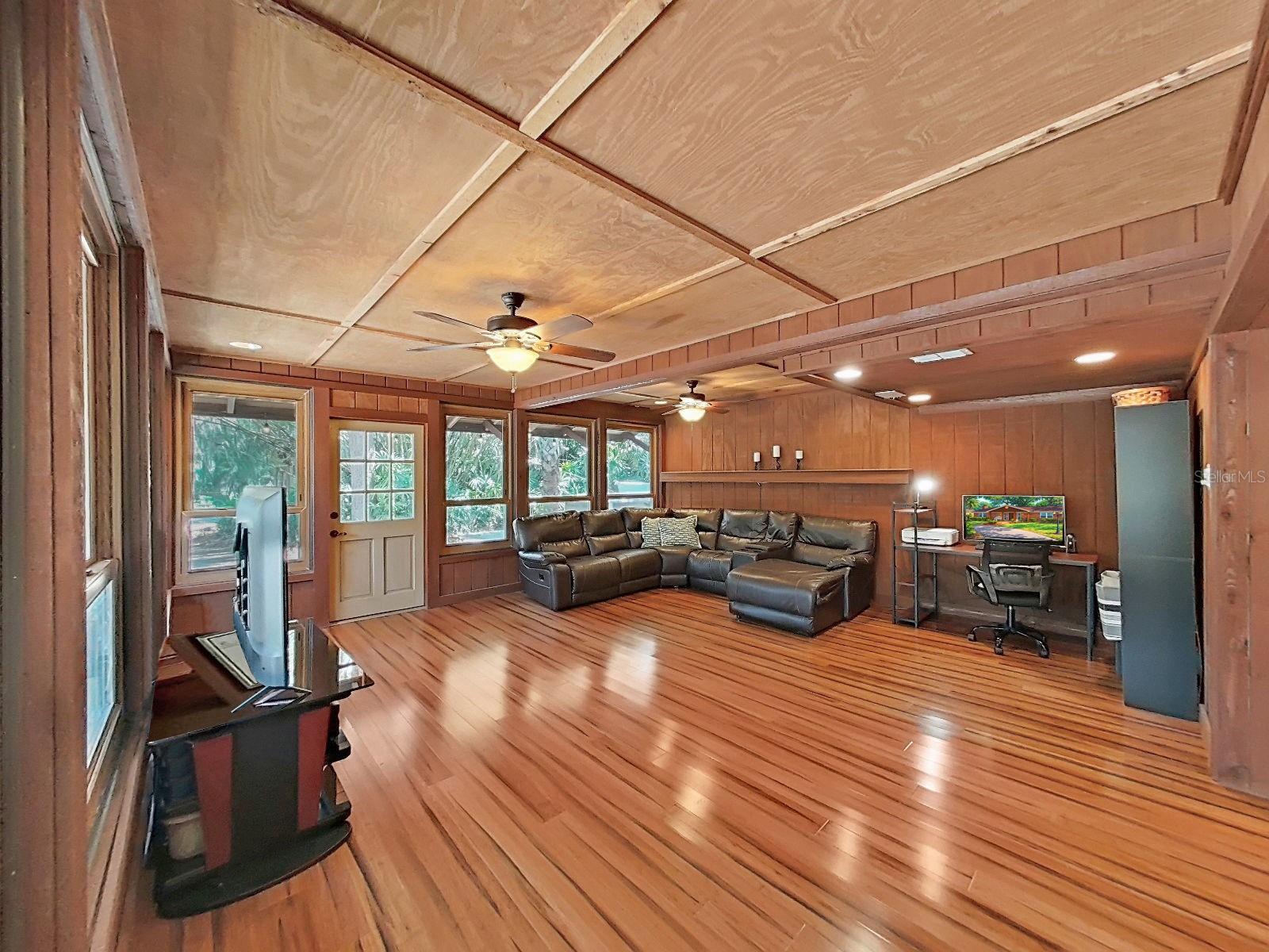 TRACERS LAKE KEEN ESTATES UNI - Residential