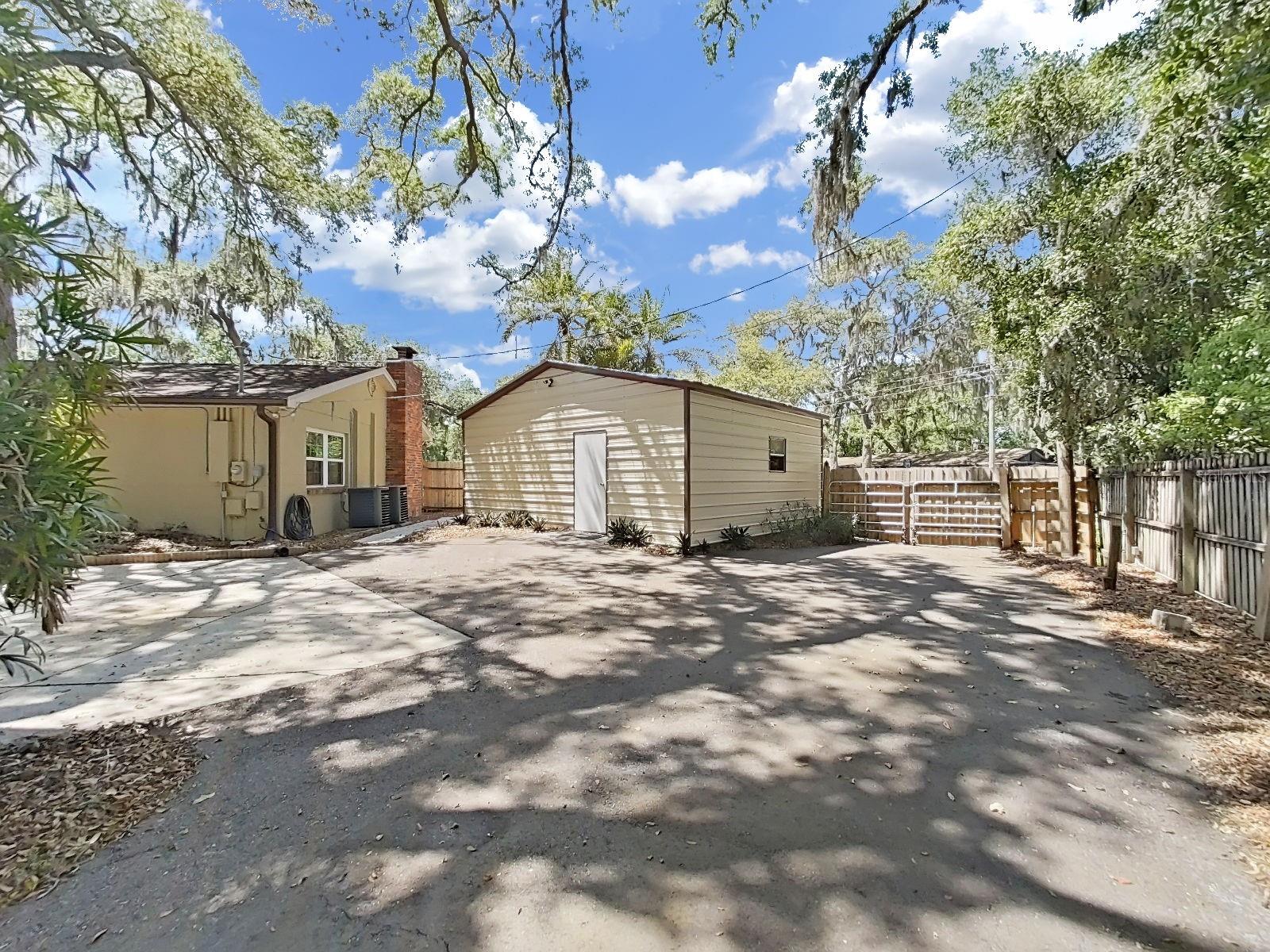 TRACERS LAKE KEEN ESTATES UNI - Residential