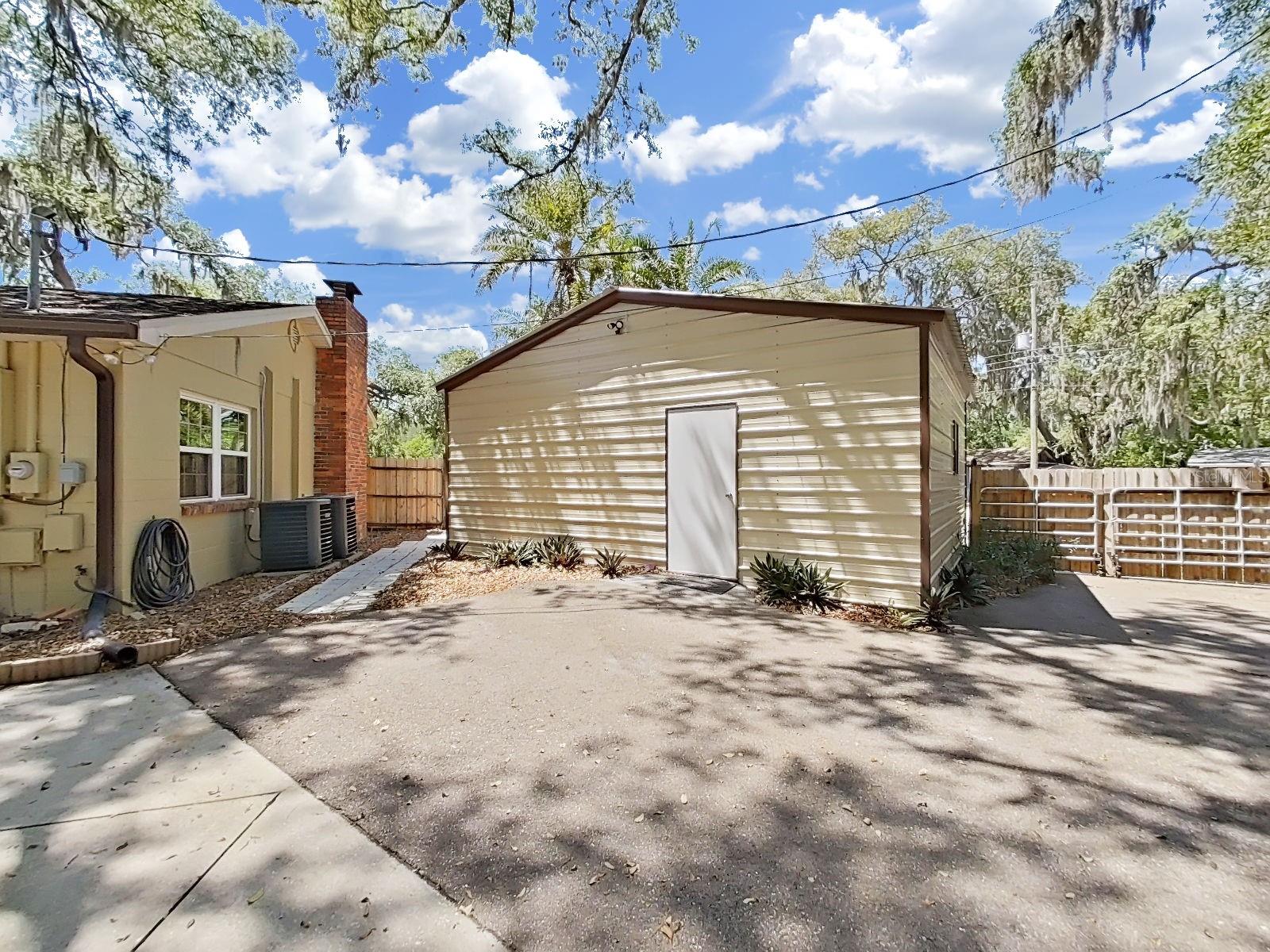 TRACERS LAKE KEEN ESTATES UNI - Residential