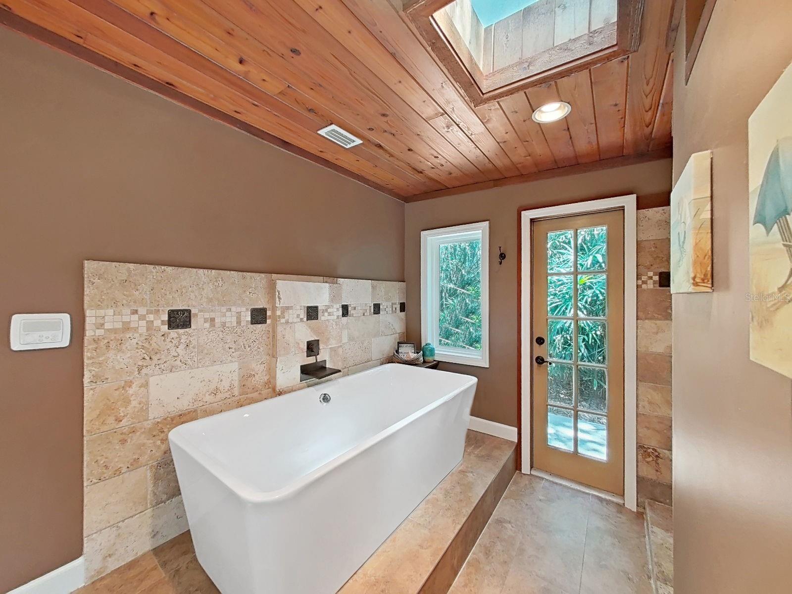 TRACERS LAKE KEEN ESTATES UNI - Residential