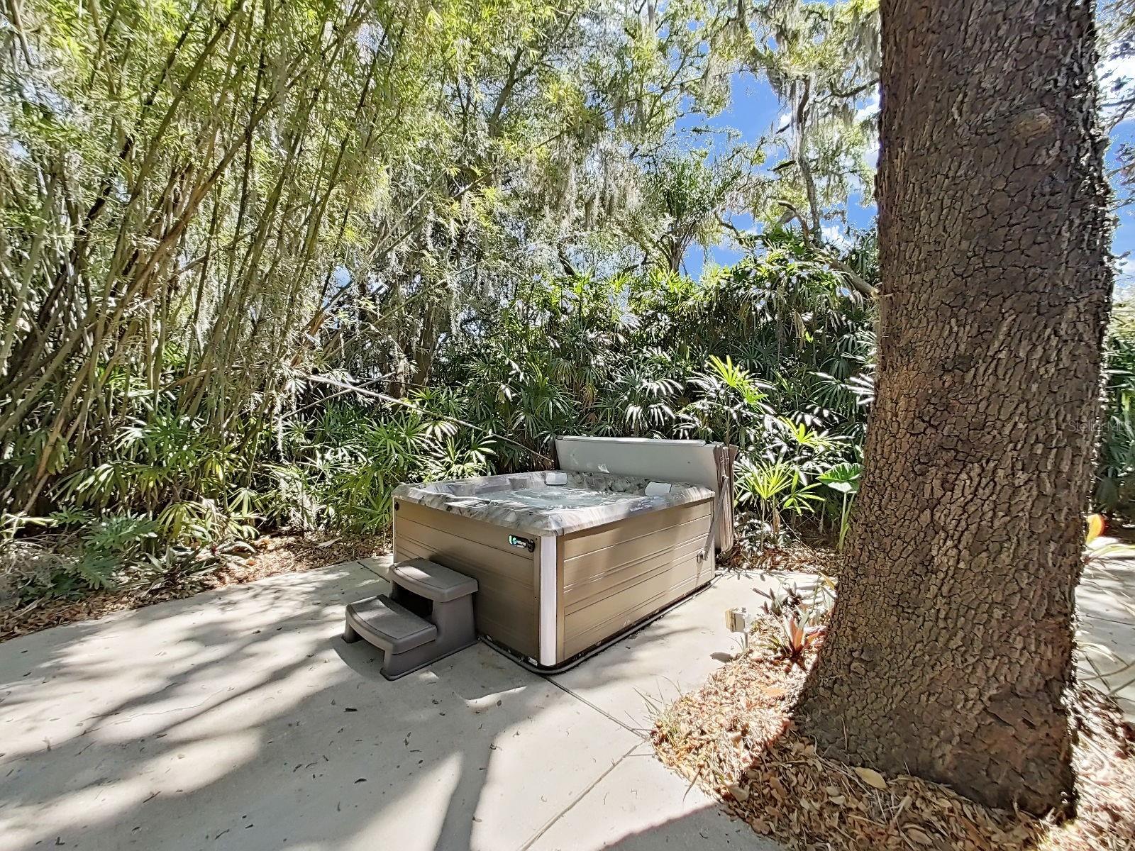 TRACERS LAKE KEEN ESTATES UNI - Residential