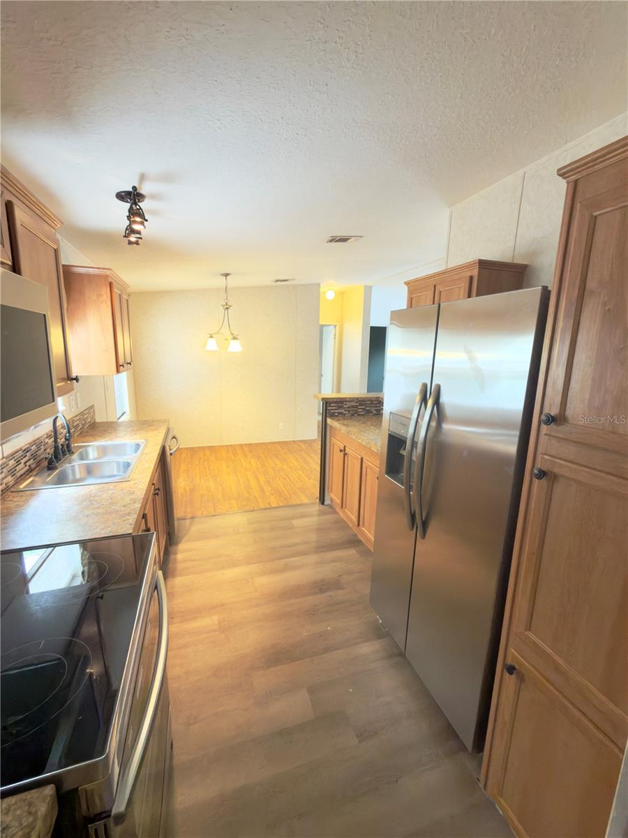LAKE BURBANK VILLAGE - Residential
