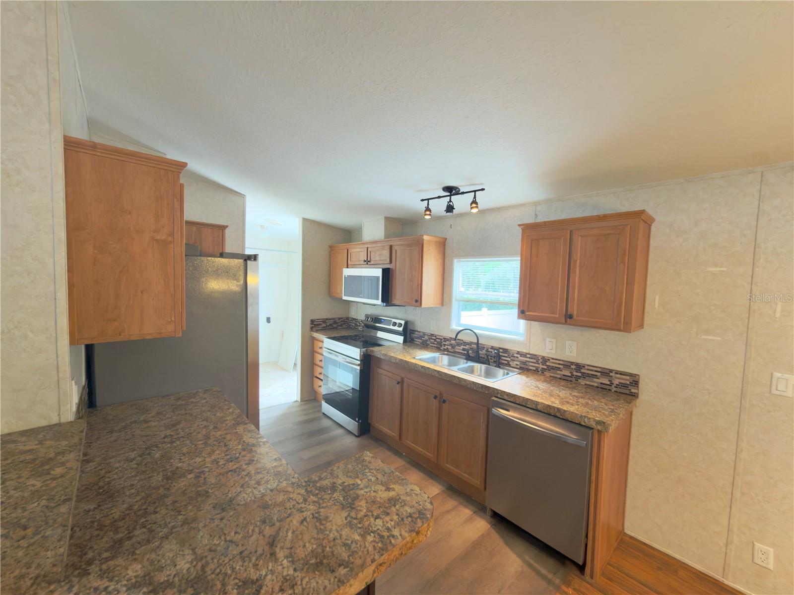 LAKE BURBANK VILLAGE - Residential