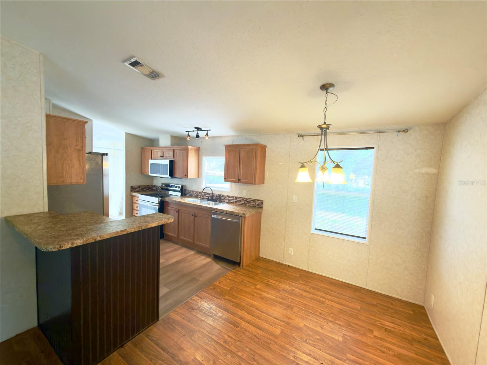 LAKE BURBANK VILLAGE - Residential