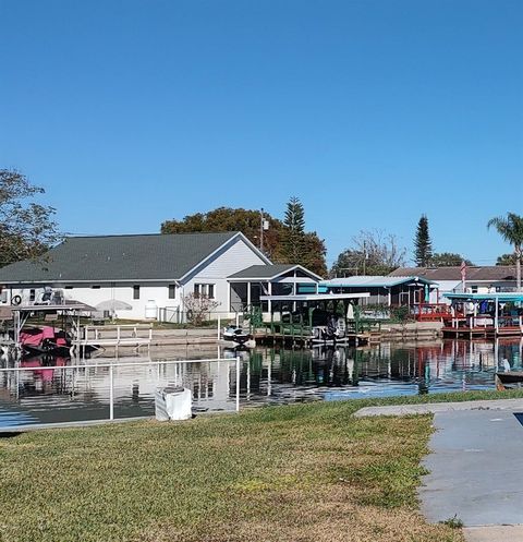 A home in TAVARES