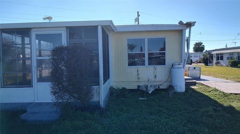 A home in TAVARES