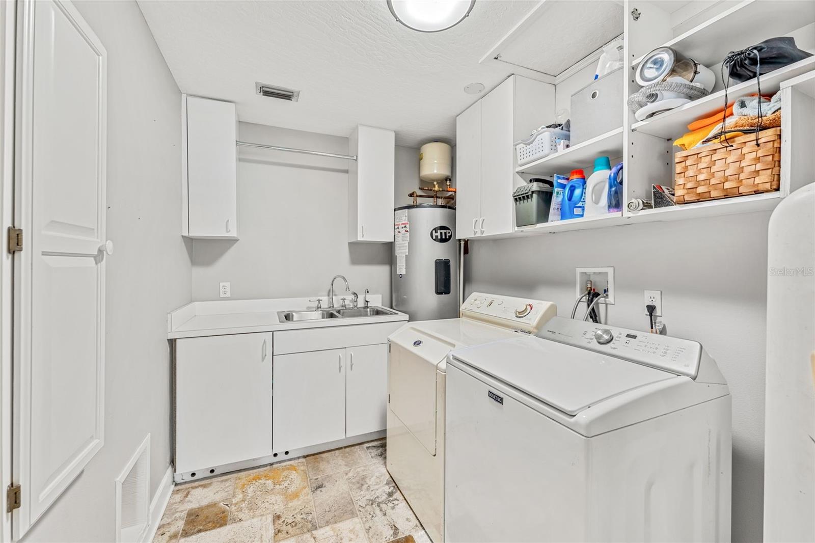 RIVER SHORES 1ST ADD - Residential