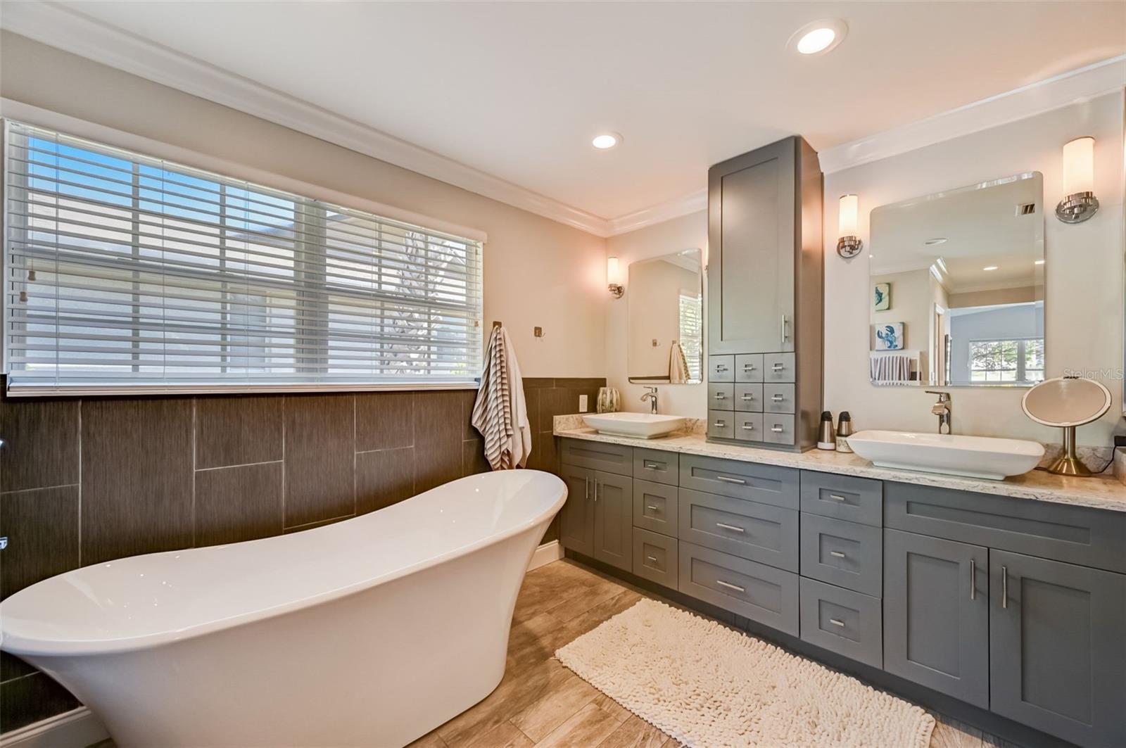 TIERRA VERDE UNIT 1 1ST REP - Residential