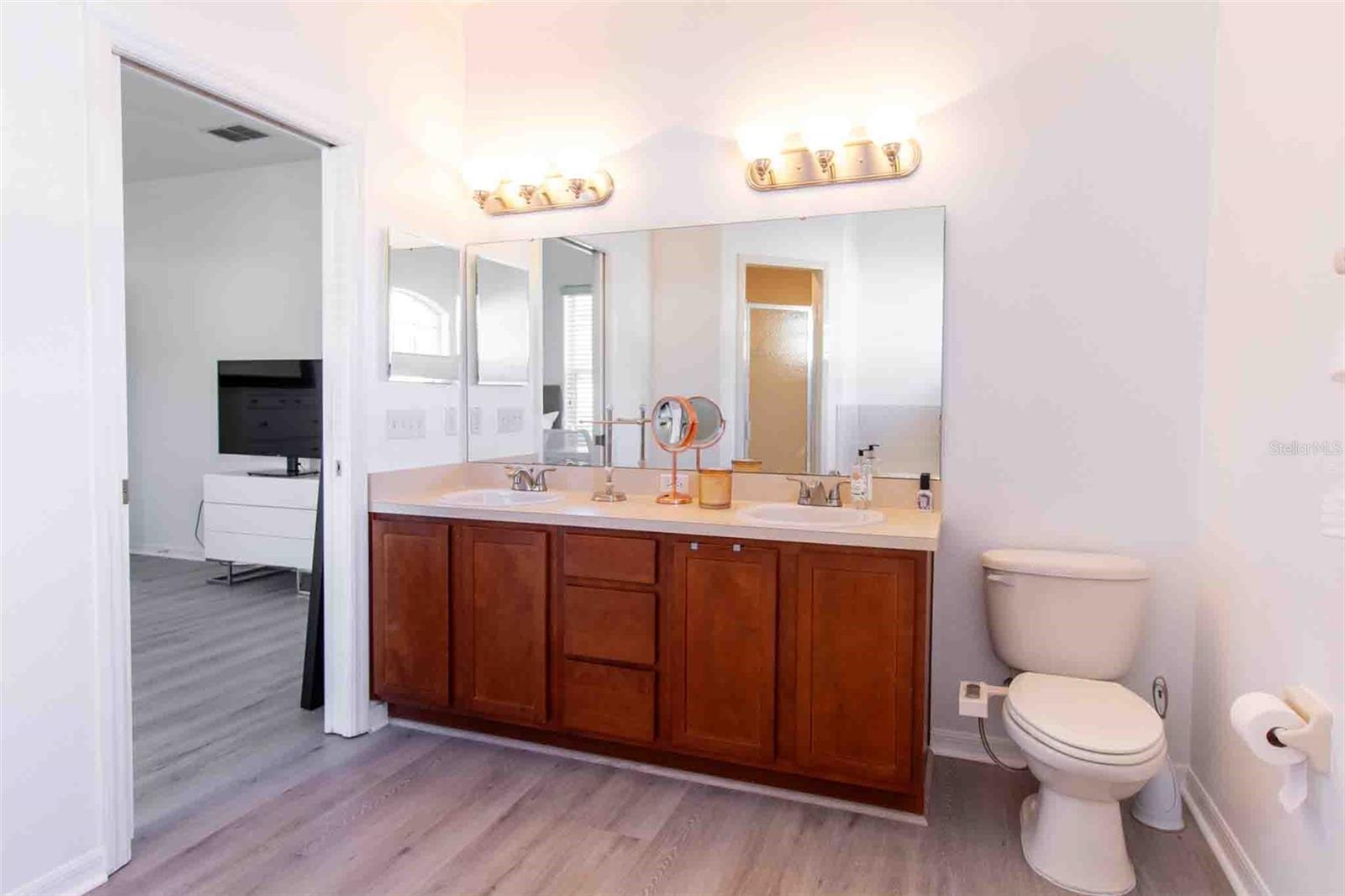 AYERSWORTH GLEN - Residential