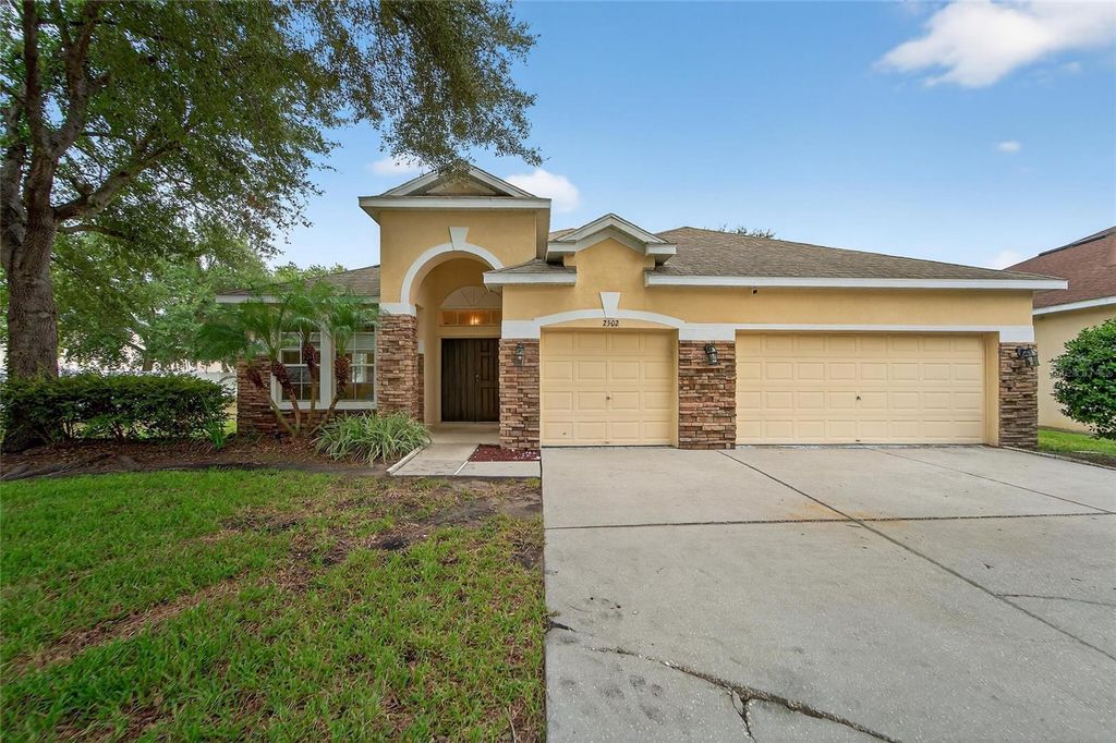 Photo of 2502 Bonterra Boulevard, Valrico, FL 33594 (MLS # TB8475536)
