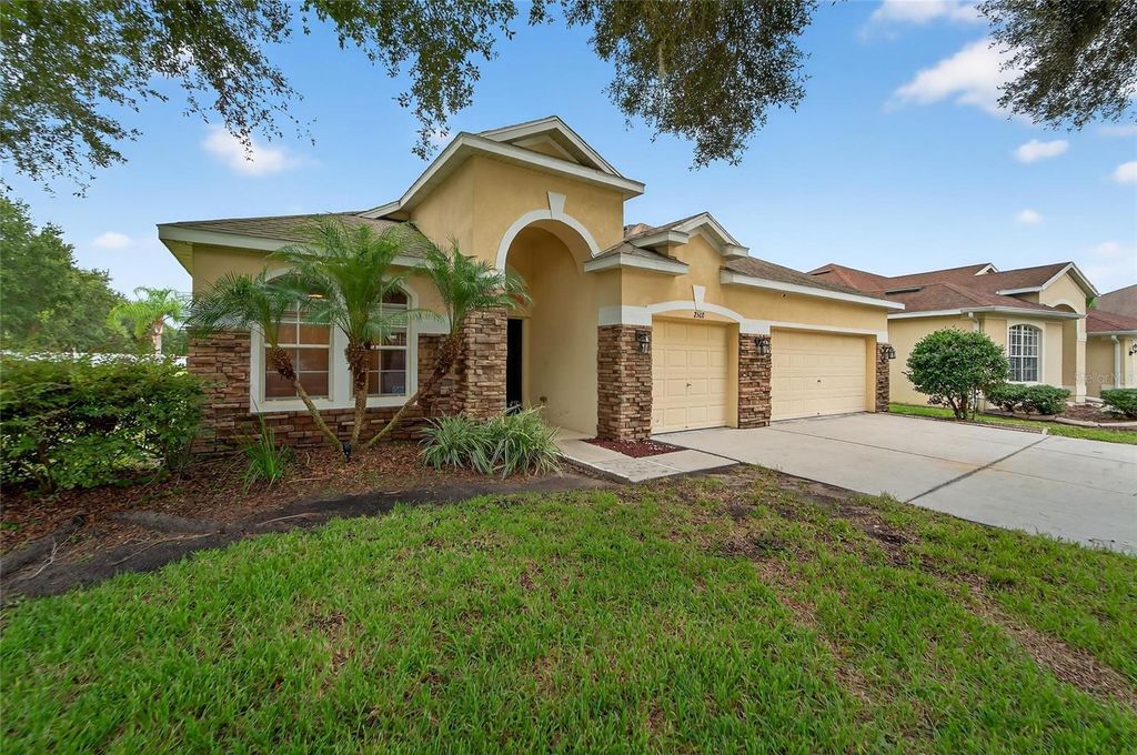 Photo of 2502 Bonterra Boulevard, Valrico, FL 33594 (MLS # TB8475536)