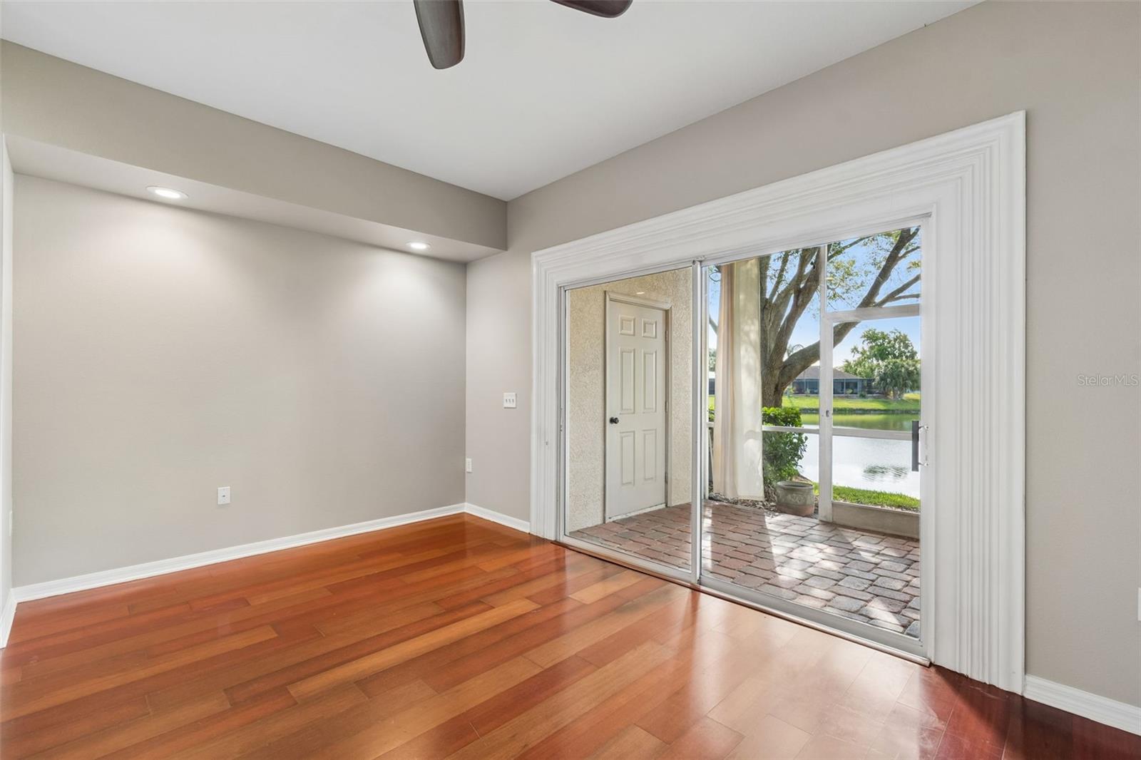 LAKE POINTE - Residential