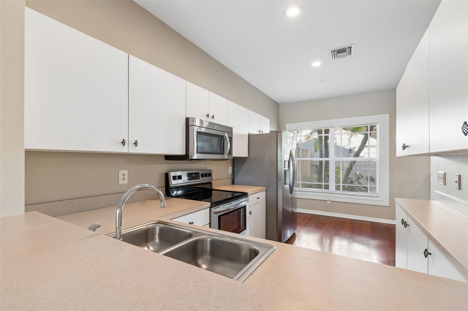 LAKE POINTE - Residential