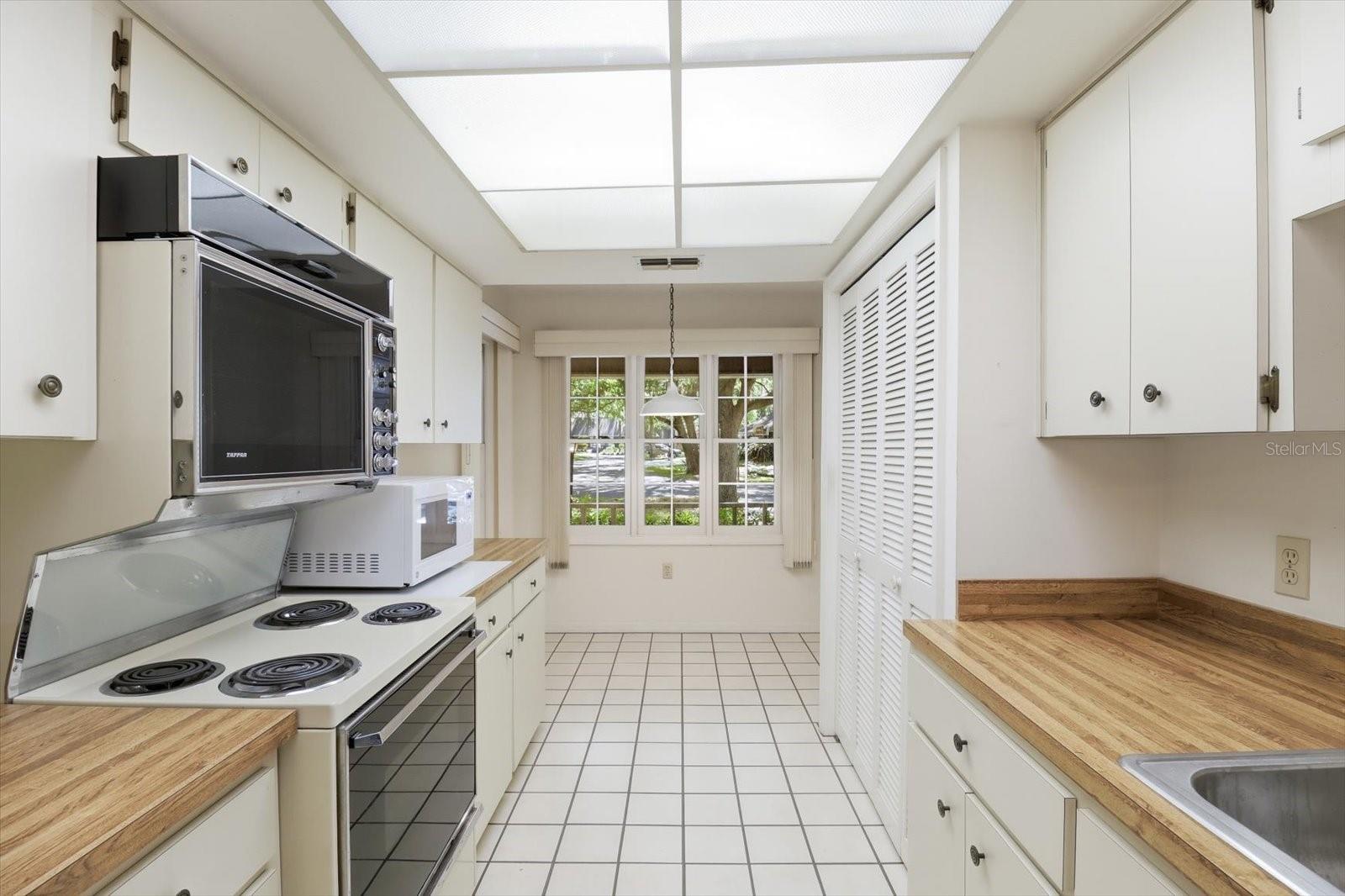 PARKSIDE VILLAGE UNIT 04 - Residential