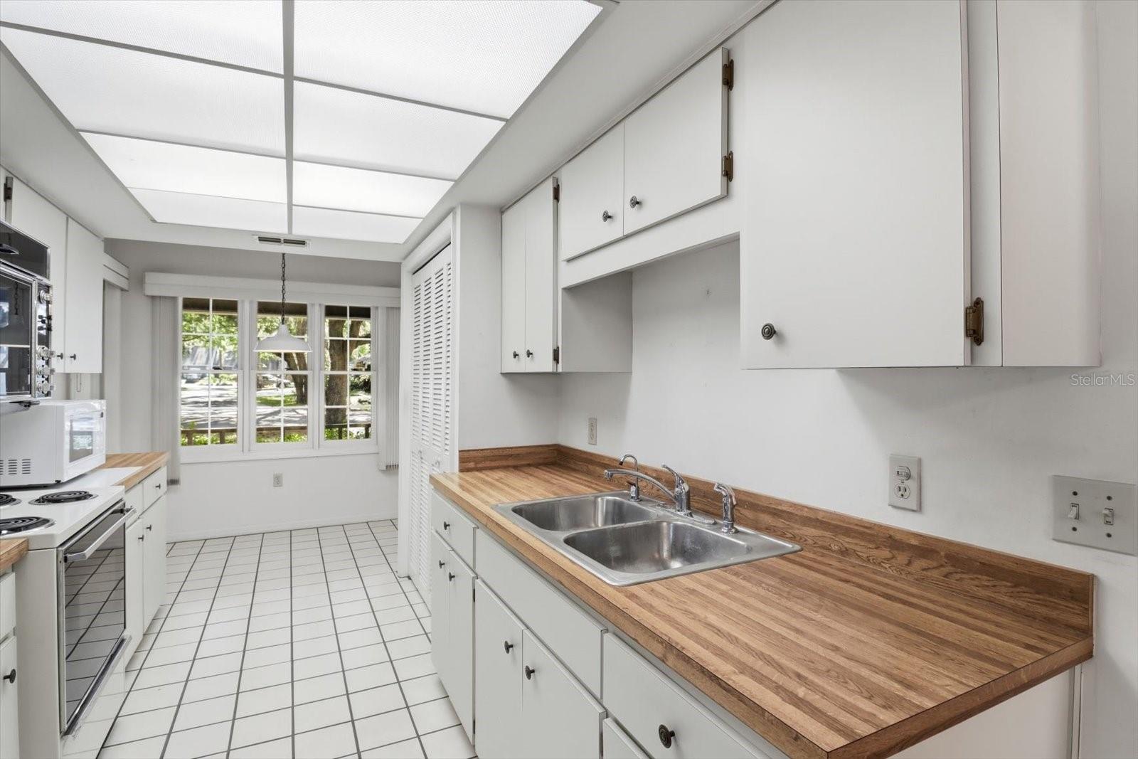 PARKSIDE VILLAGE UNIT 04 - Residential