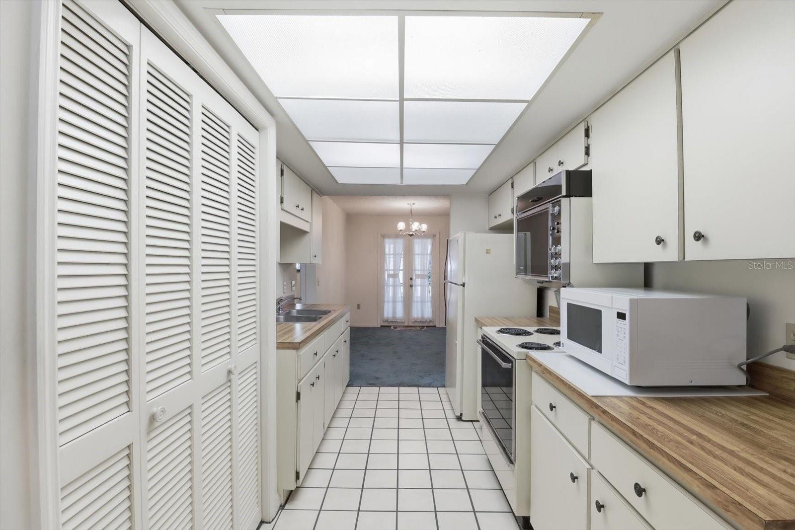 PARKSIDE VILLAGE UNIT 04 - Residential