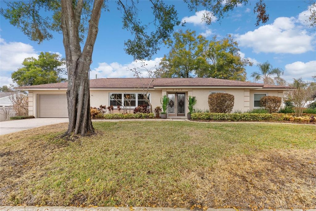 Photo of 2303 Green Lawn Street, Brandon, FL 33511 (MLS # TB8465880)