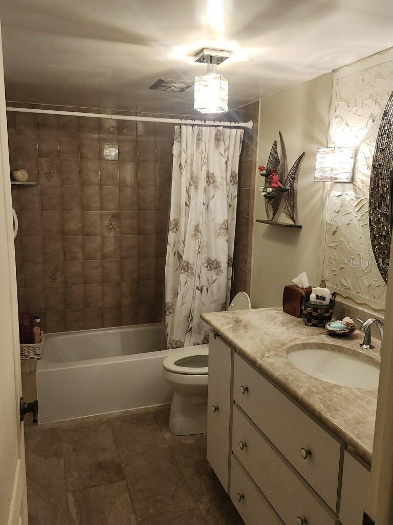 OAK MONT UNIT 08 - Residential