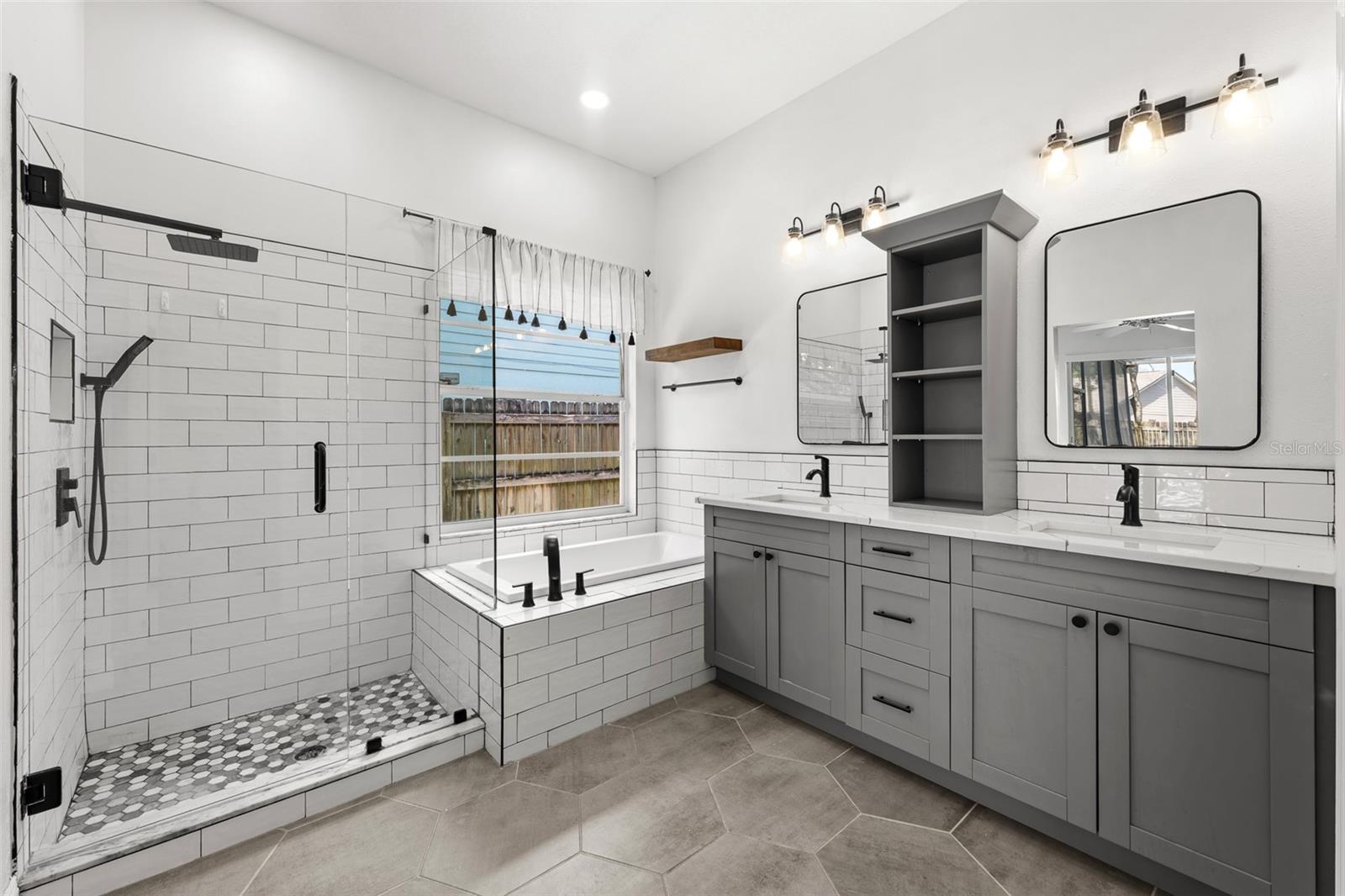 WALDEN LAKE - Residential