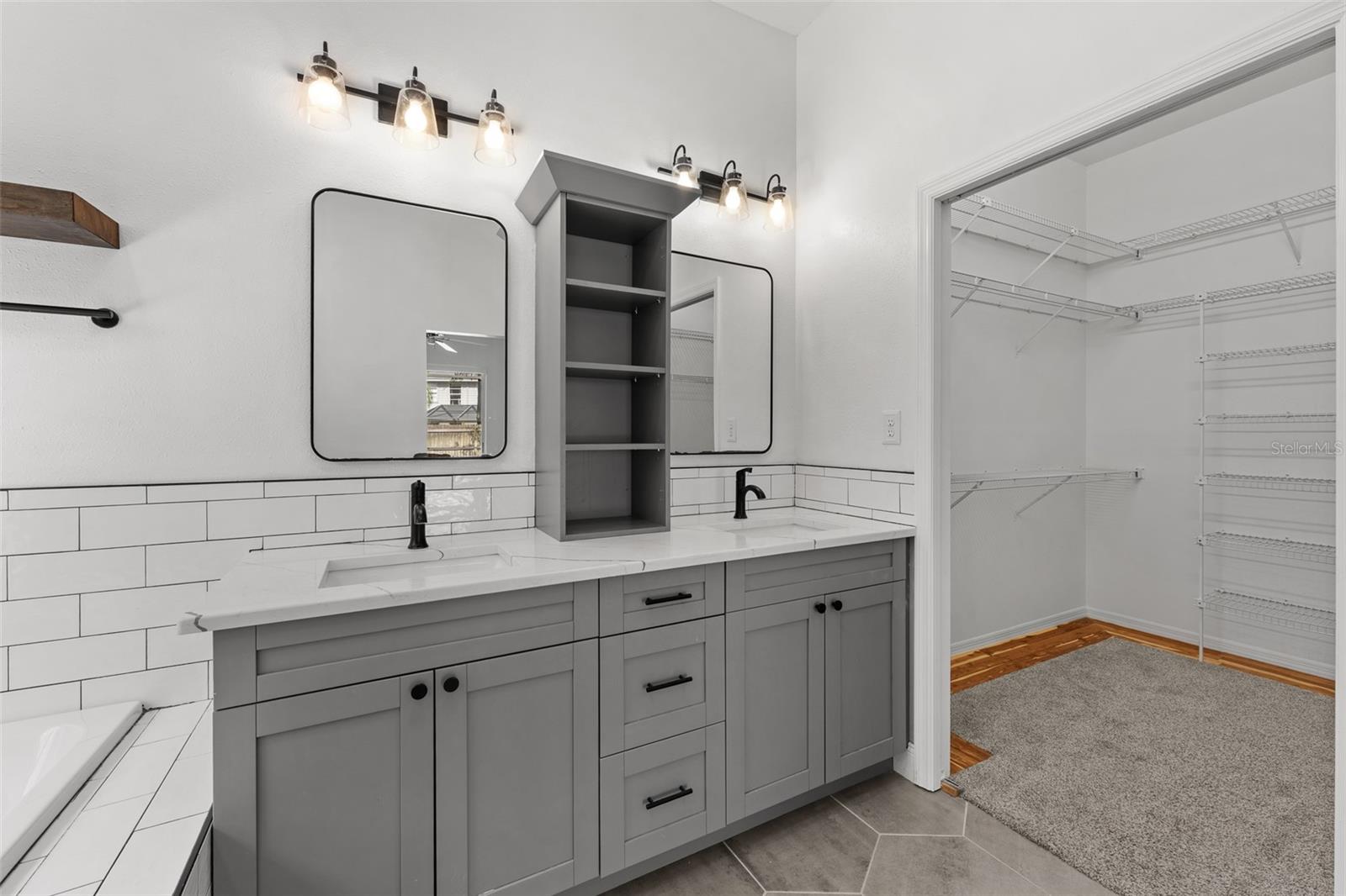 WALDEN LAKE - Residential