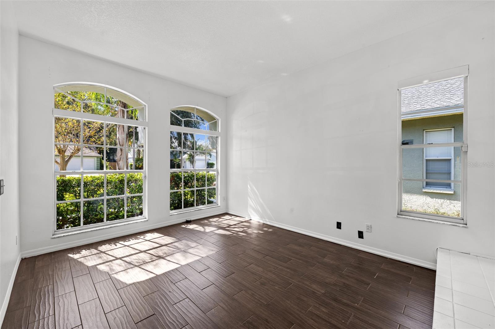 WALDEN LAKE - Residential