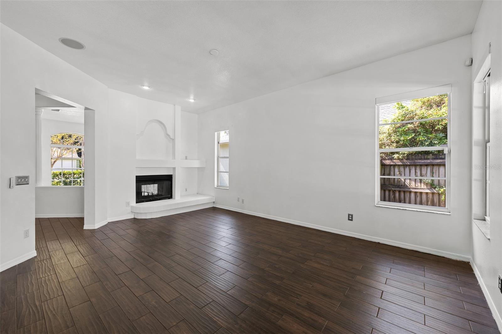 WALDEN LAKE - Residential