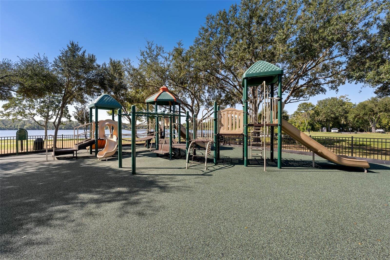 WALDEN LAKE - Residential